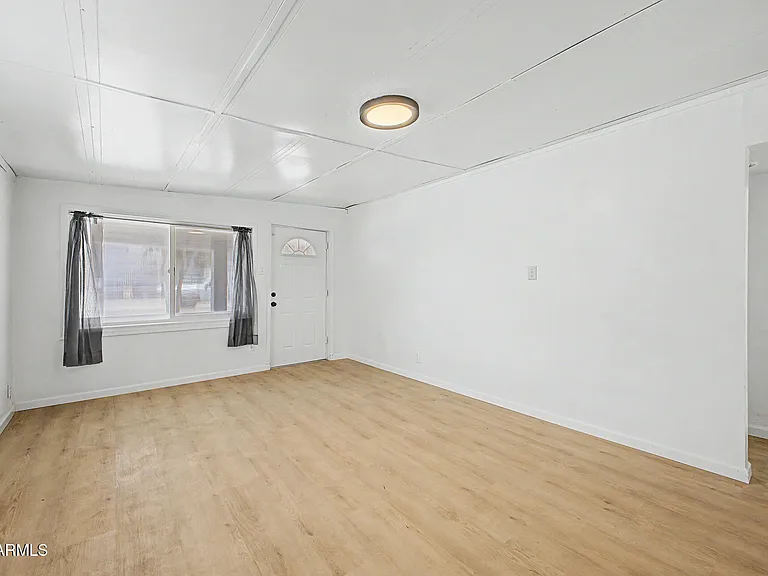 2038 E Lemon St — Photo 6
