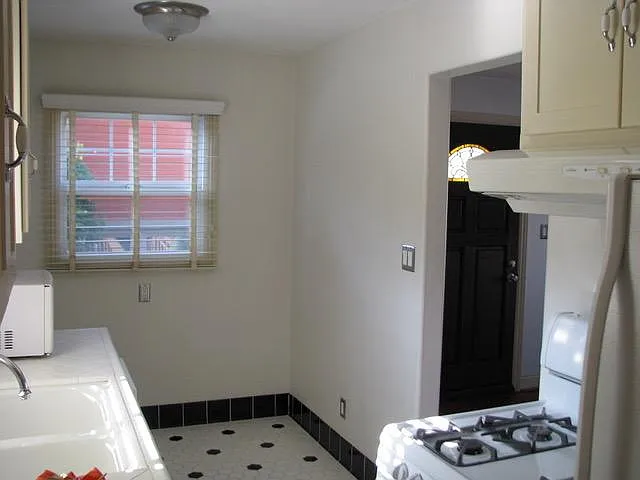 408 Sapphire St #A — Photo 9