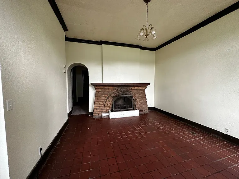1 N Catlin St — Photo 7