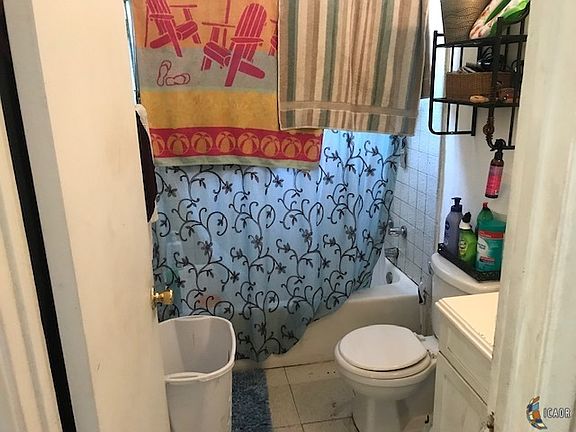 5th image of 749 W Olive Ave
