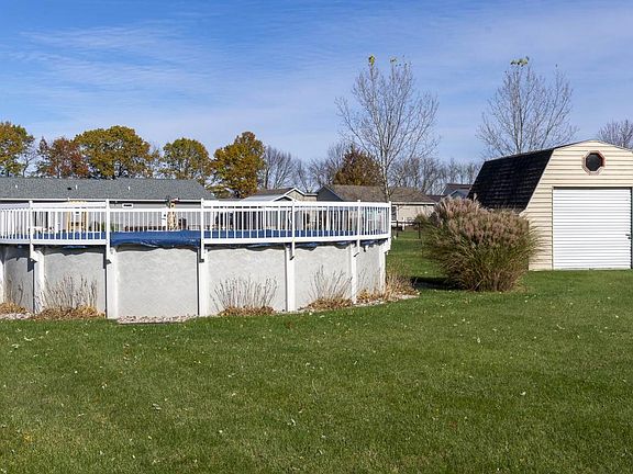 2nd image of 29879 Roscommon Dr