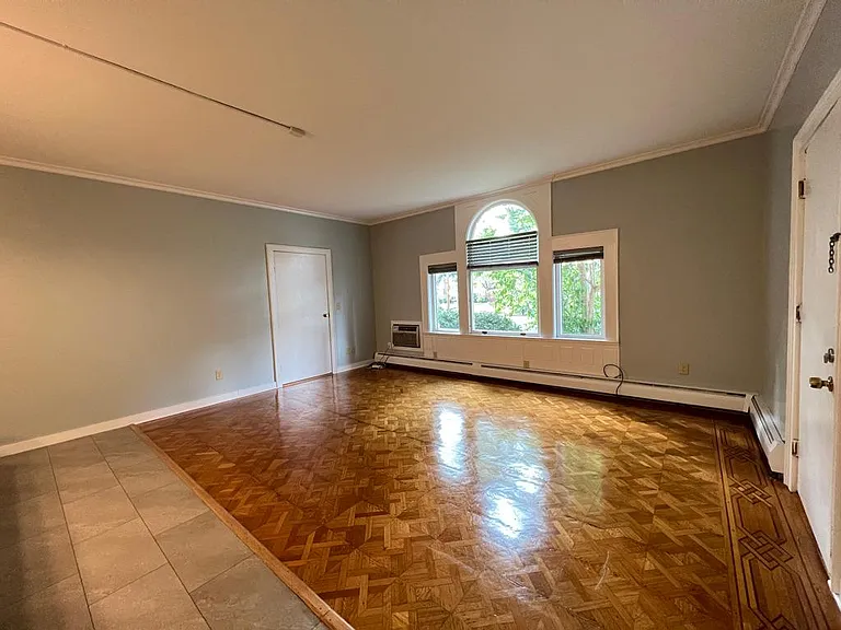 569 Whitney Ave #1R — Photo 9