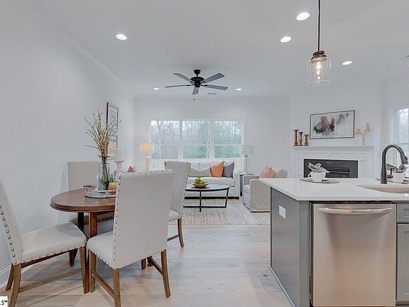 2nd image of 130 Lilia Hill Cir