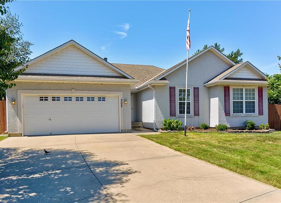 1st image of 302 SW Horseplay Dr