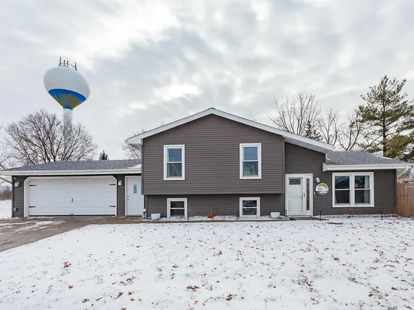 608 7th St, Maxwell, IA 50161