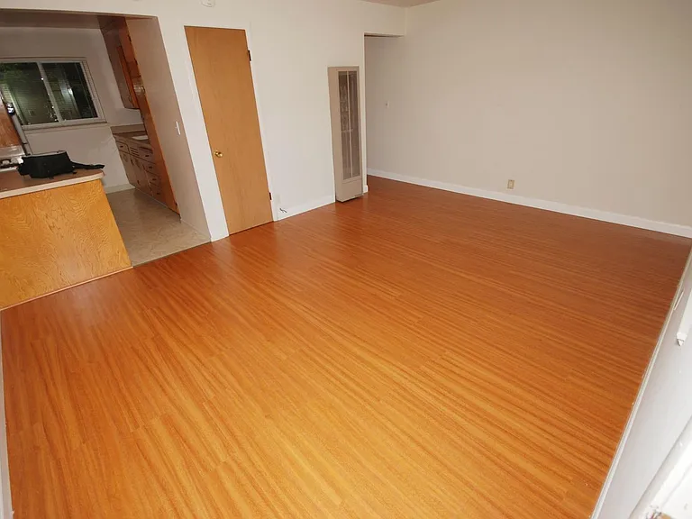 1209 Bellevue Av. — Photo 4