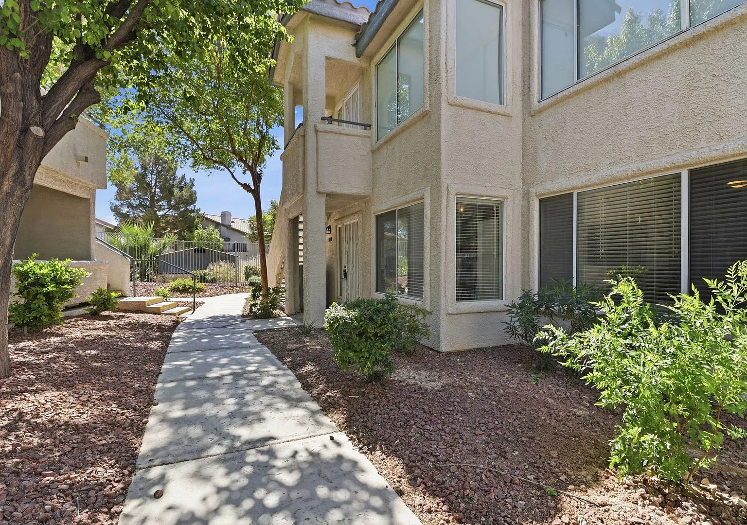 Two-bedroom, two-bathroom ground-floor condo — Photo 2