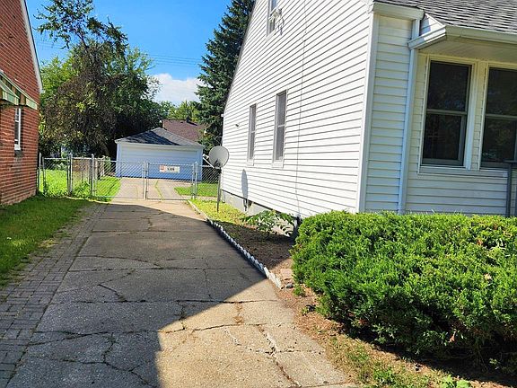 3rd image of 5309 University Pl