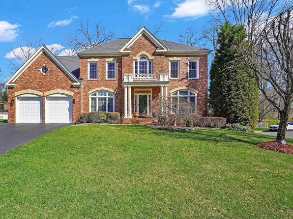 7366 Hunters Oak Ct, Springfield, VA 22150