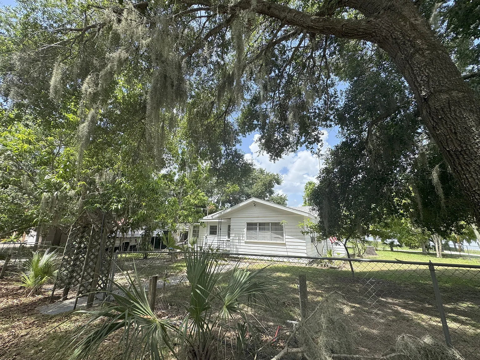 302 S Palm Ave — Photo 1