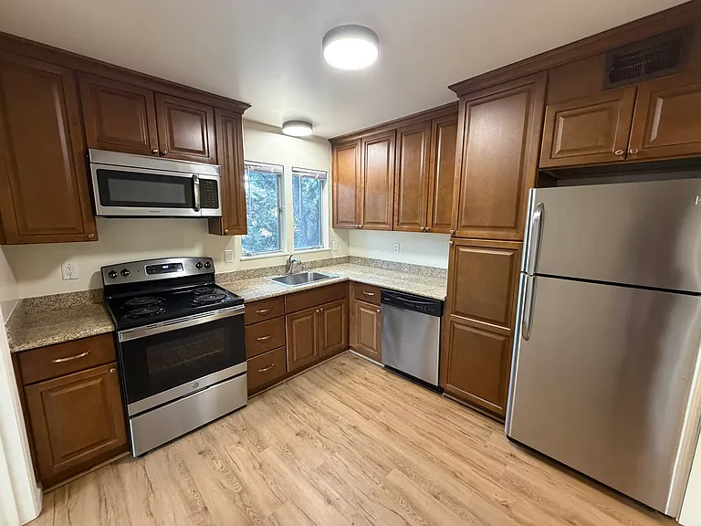 2060 Camel Ln #4 — Photo 11