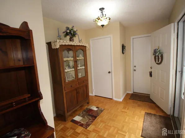 816C Deal Rd, Monroe Township, NJ 08831