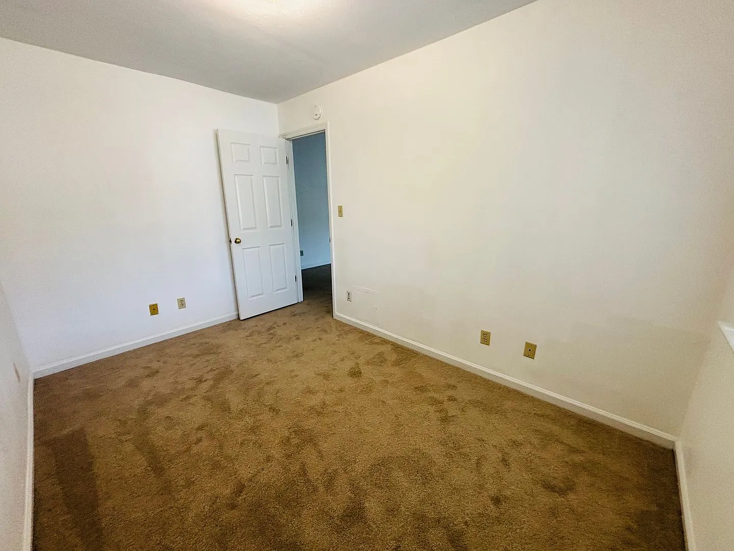 4 bedroom 2 bath Third Floor Condo (rented as a 3 Bedroom 2 bath with a Den/Office — Photo 3