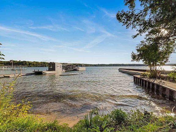 3rd image of 2027 Northshore Dr