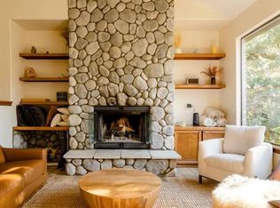 27443 Oakwood Dr, Lake Arrowhead, CA 92352