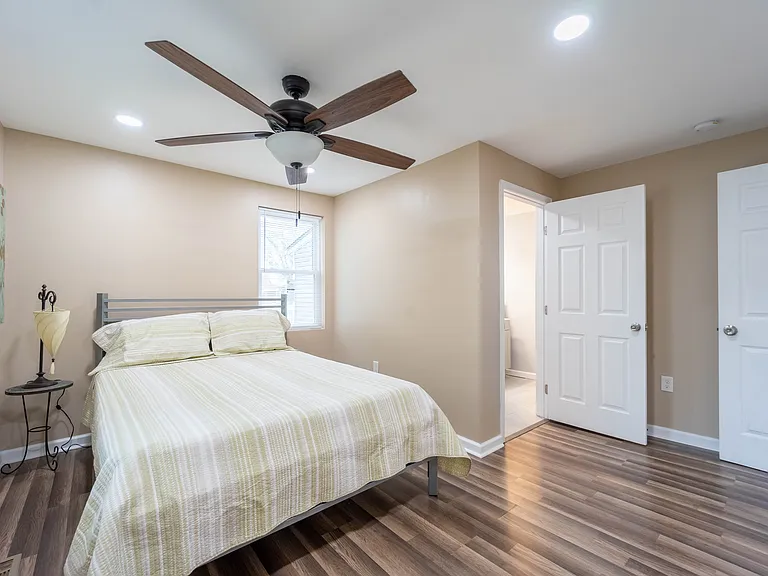 8033 Edgewater Ave — Photo 23
