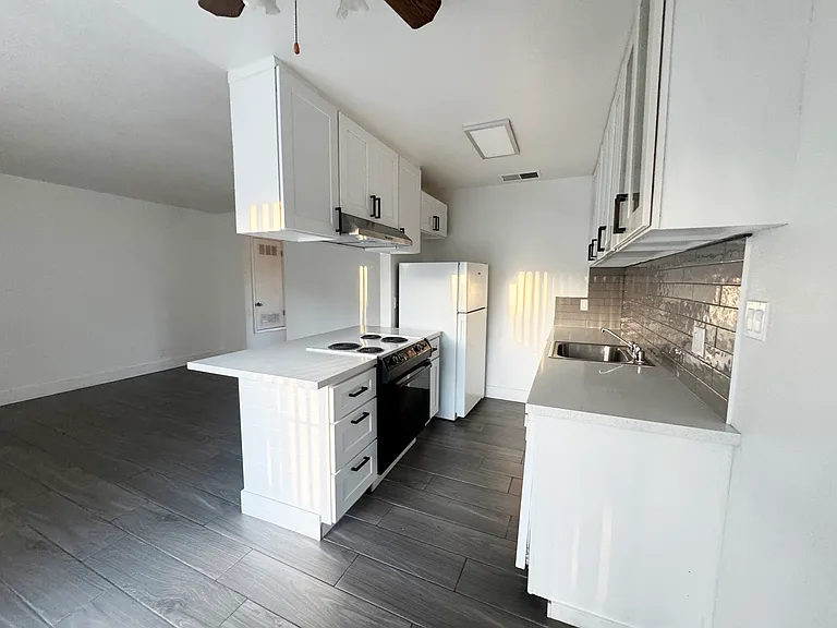 Walnutwood Apartments — Photo 11