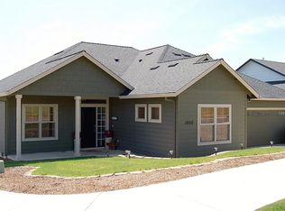 1056 Azure Way, Eagle Pt, OR 97524