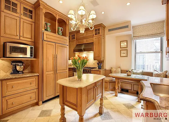 Sold by Warburg | media 17