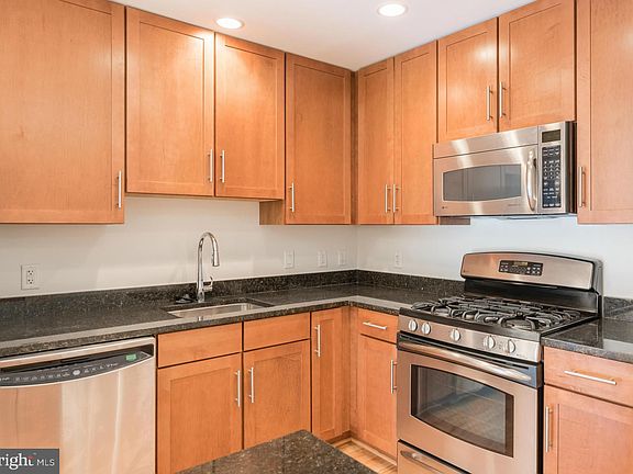 5th image of 525 N Fayette St Unit 420