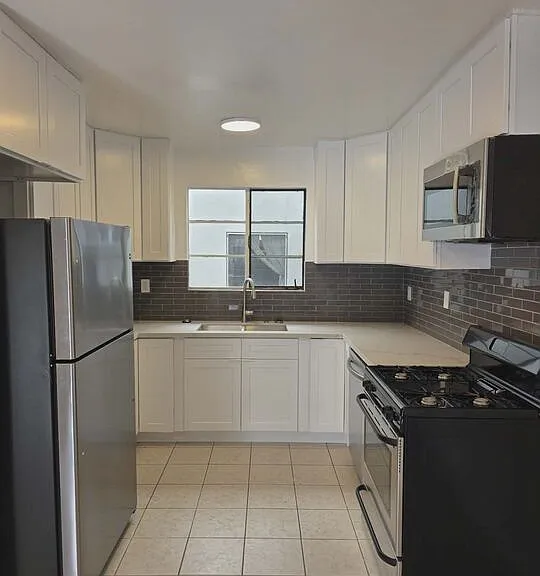 4233 Avocado St — Photo 1