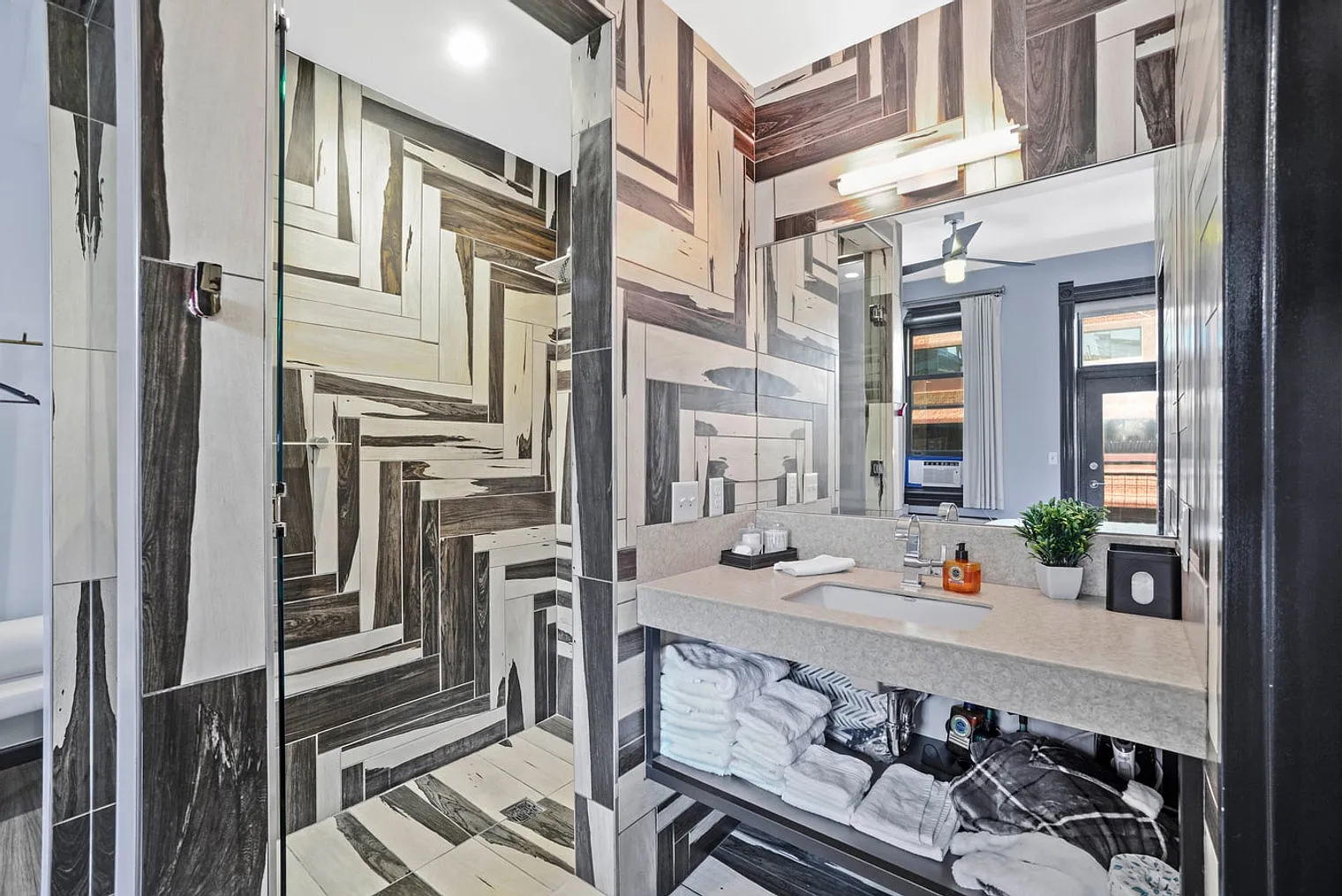 Studio, 1.0 bath, 269 sqft, $2,876 — Photo 3
