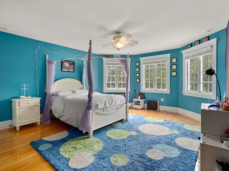 60 Forest Ave — Photo 16