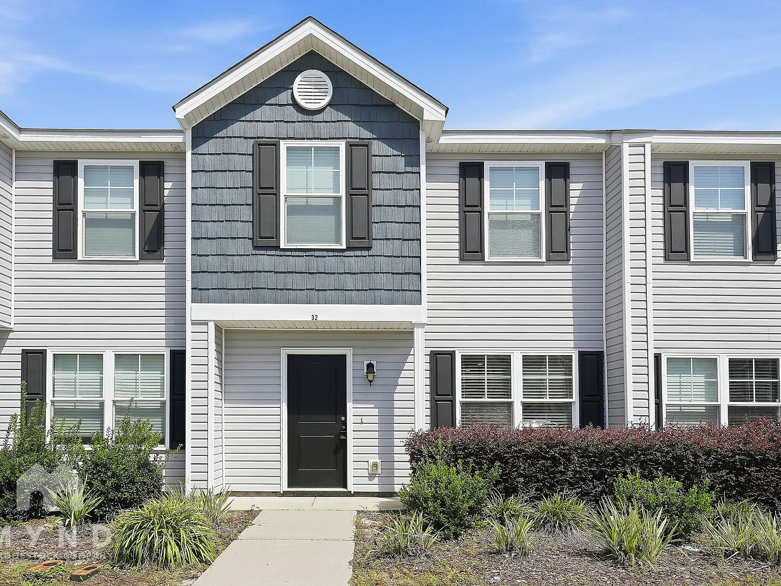 3 bed, 2.5 bath, 1750 sqft, $1,599 — Photo 1