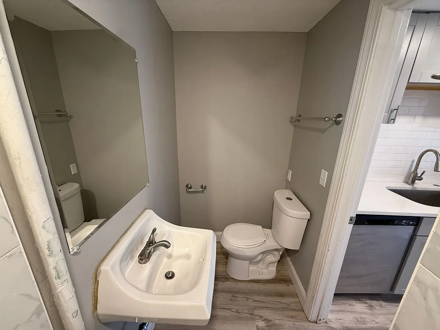 Henry Louis Apartments — Photo 4