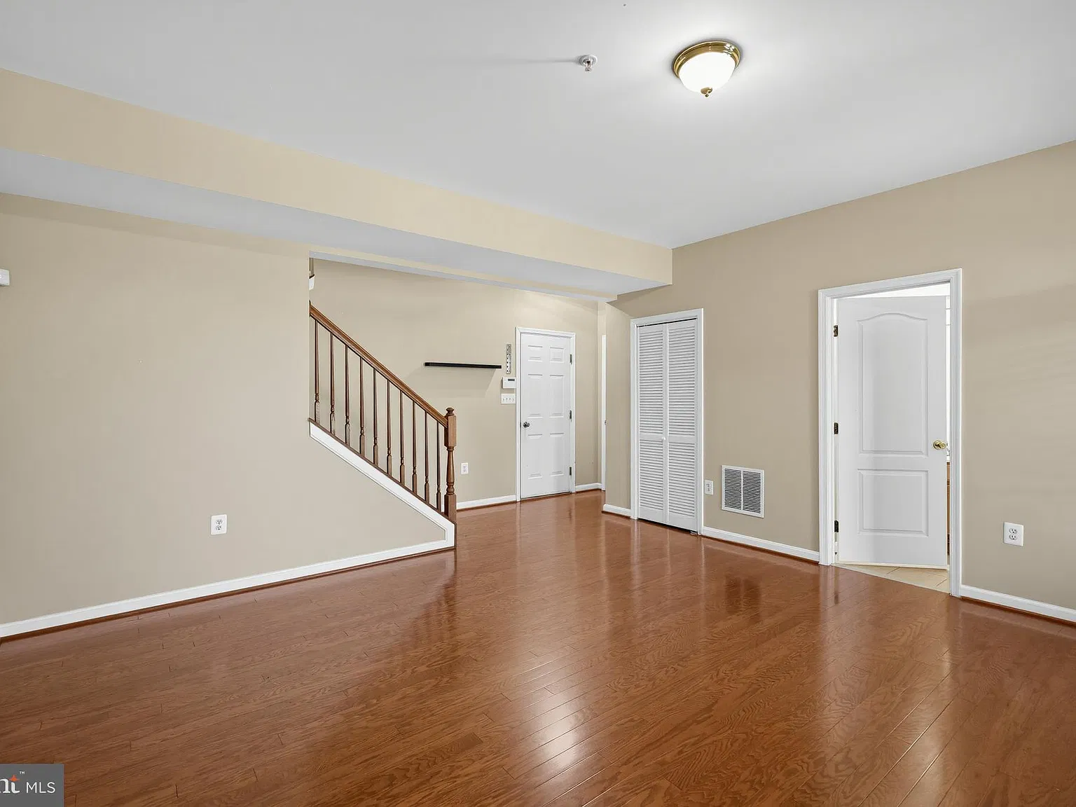 3 bed, 3.5 bath, 2640 sqft, $3,200 — Photo 4