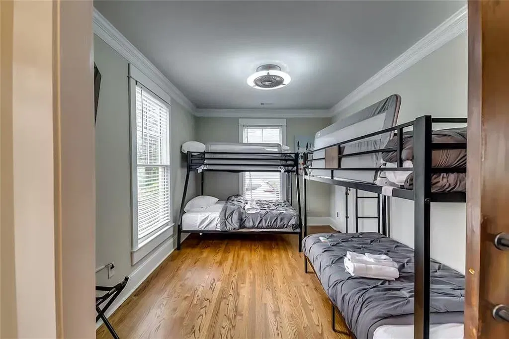 4 bed, 4.0 bath, 2212 sqft, $5,500 — Photo 4