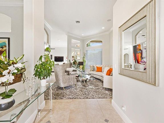 Home For Sale In Avalon