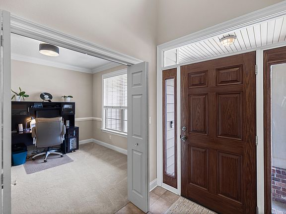 5th image of 224 Yellow Pine Ct