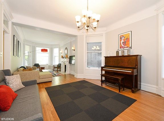 5th image of 719 W Melrose St #1