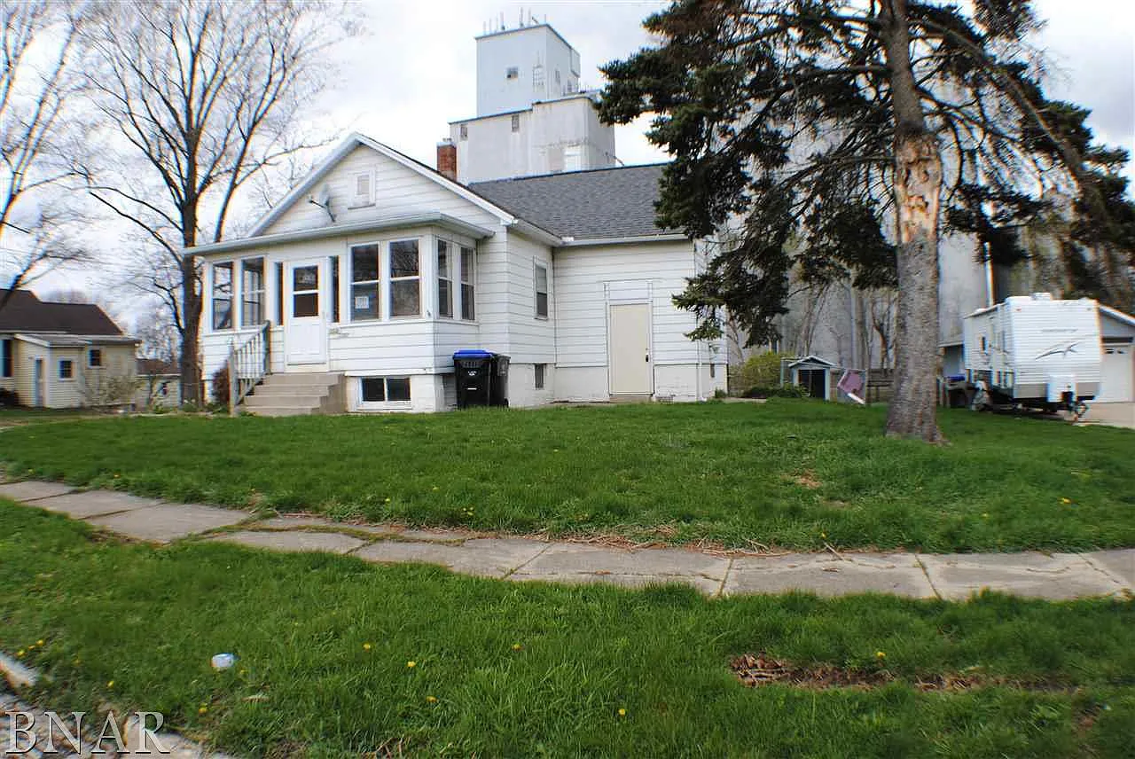 1307 W Grove St photo 1