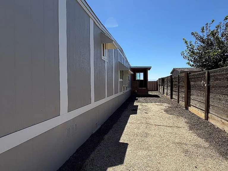 W Avenue D — Photo 3