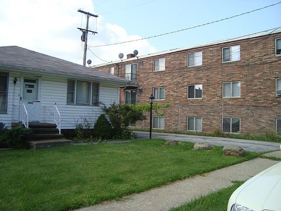 3rd image of 4423 Muriel Ave