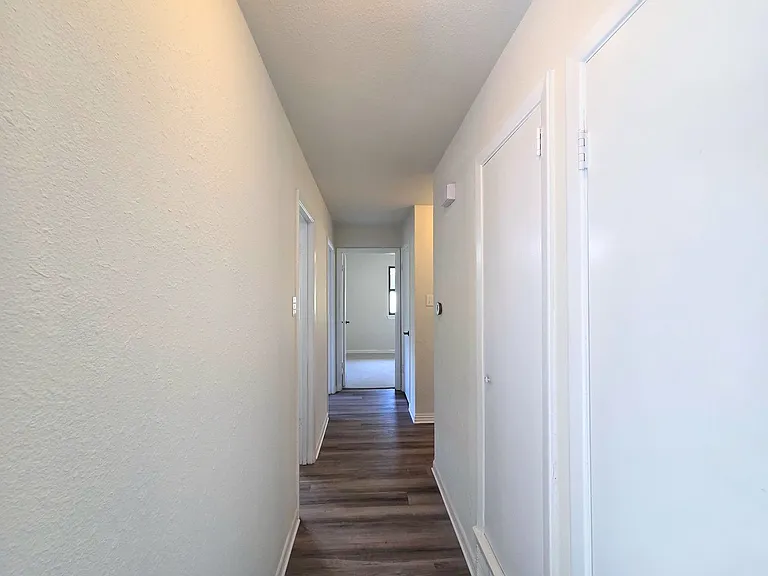 217 Ross Ave — Photo 25