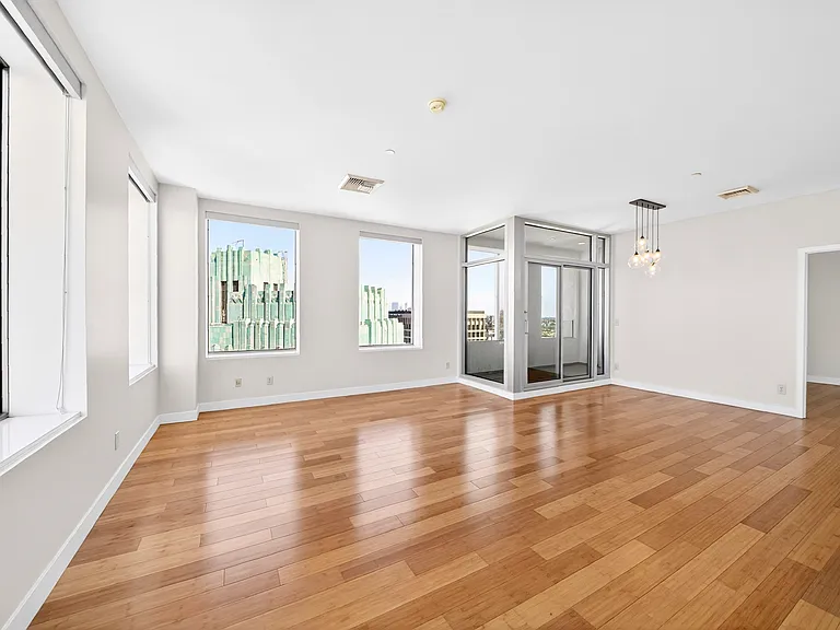 3810 Wilshire Blvd #1405 — Photo 13