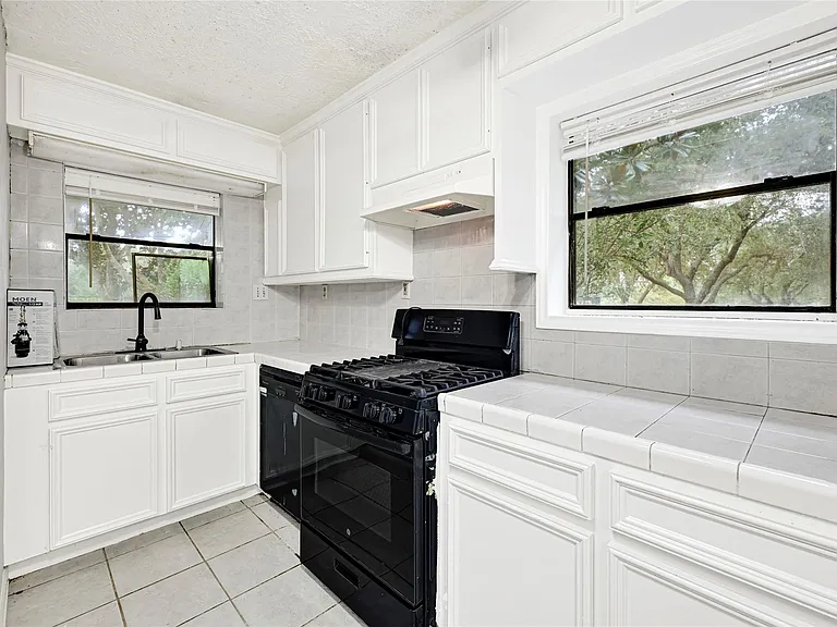 8619 Arranmore Ln — Photo 29