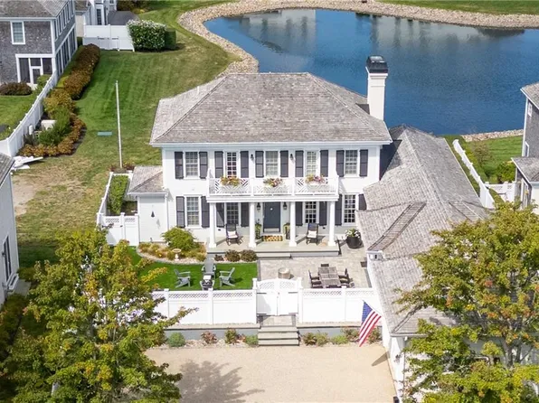 59 Carnegie Harbor Dr, Portsmouth, RI 02871