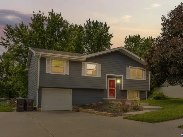 707 E 4th St, Hickman, NE 68372