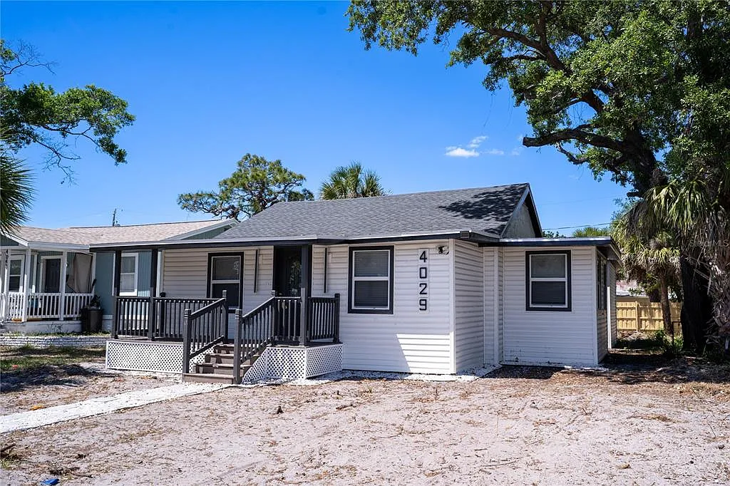 3 bed, 2.0 bath, 1152 sqft, $2,750 — Photo 2