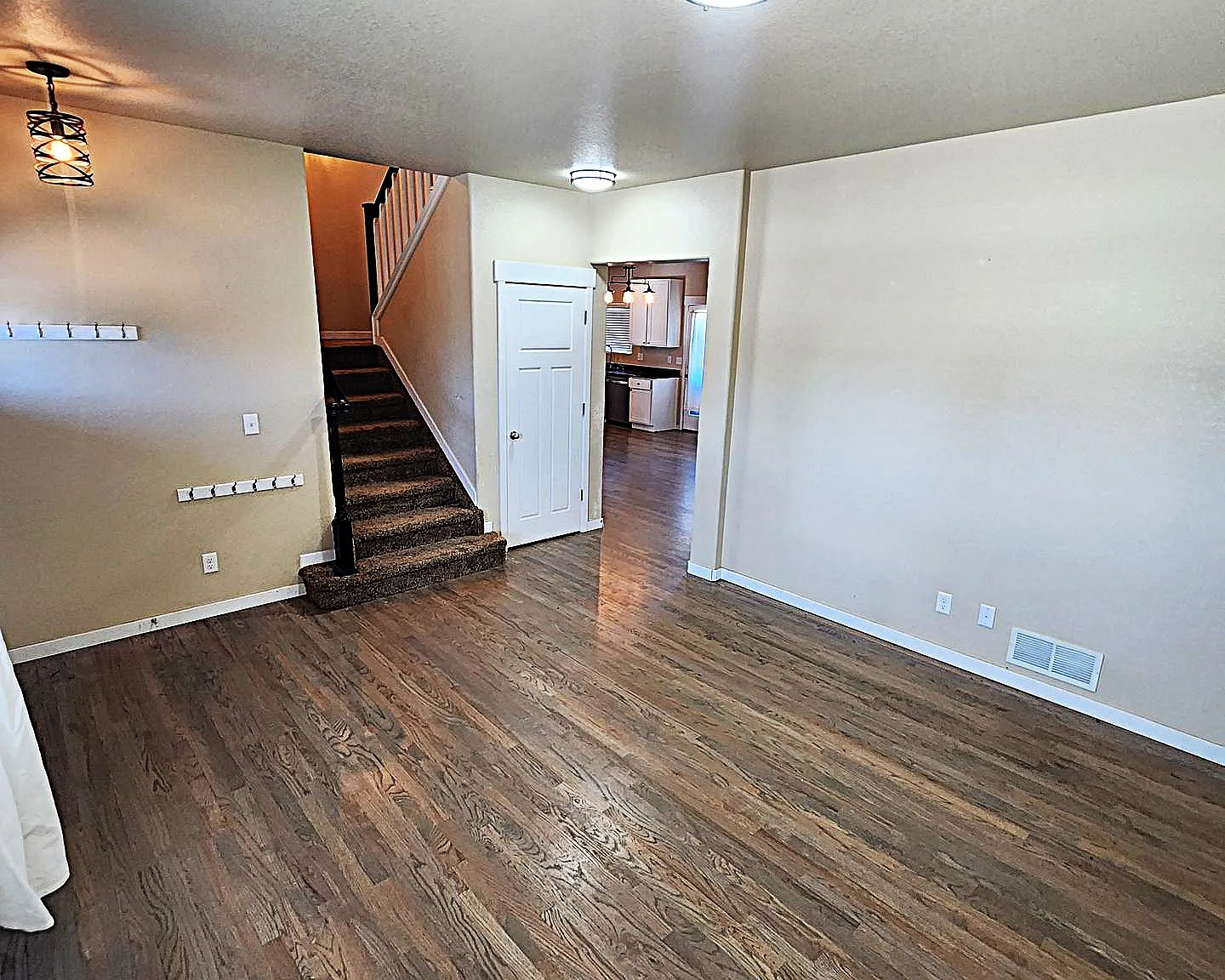 4 bed, 2359 sqft, $2,895 — Photo 4