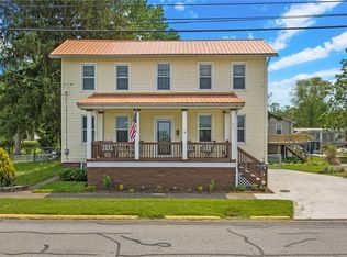 209 Front St, Williamstown, WV 26187