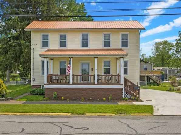 209 Front St, Williamstown, WV 26187