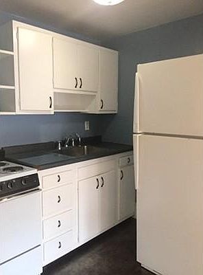 3rd image of 289 Newbury St APT 8