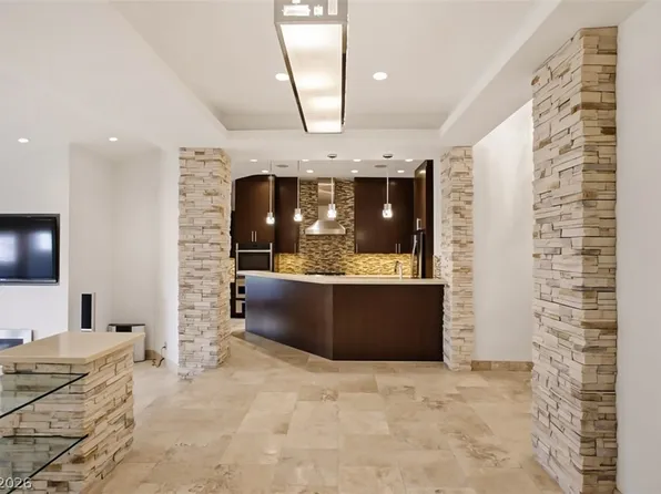 7146 Mission Hills Dr, Las Vegas, NV 89113