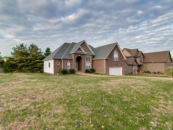 3rd image of 105 Landons Cir
