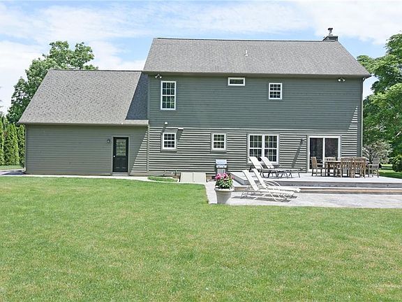 3rd image of 102 Hidden Lake Dr